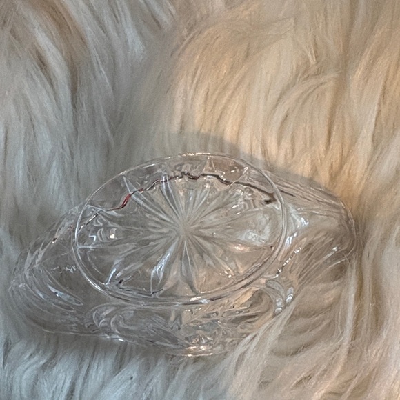 Elegant Glass Swan Figurine - Picture 4 of 10